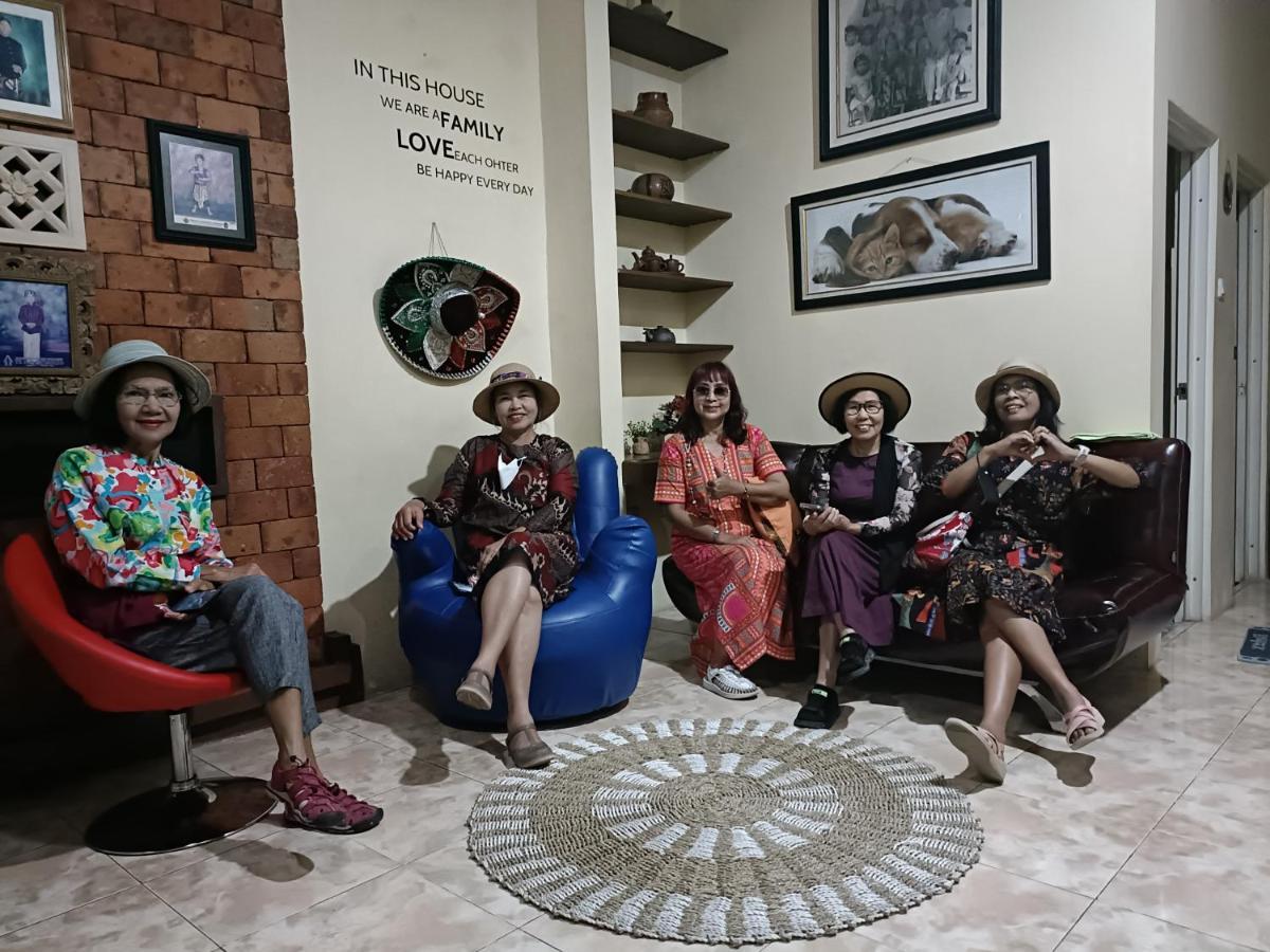 Unique Homestay 443 Jogjakarta Buitenkant foto