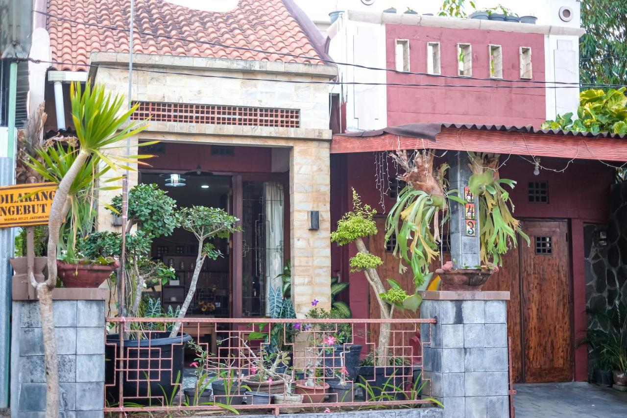 Unique Homestay 443 Jogjakarta Buitenkant foto